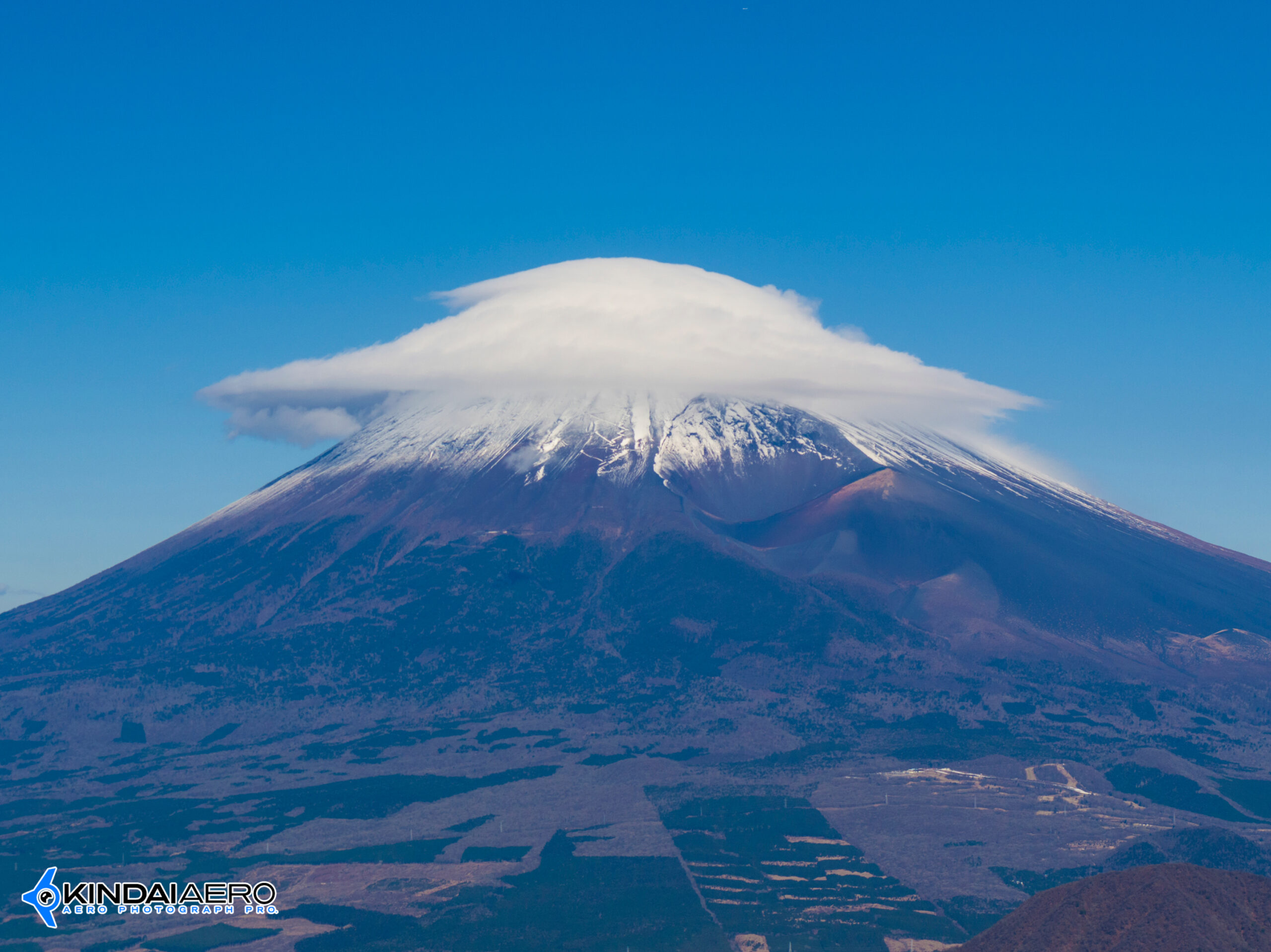 笠雲が乗った富士山の航空写真撮影 2021-12-3