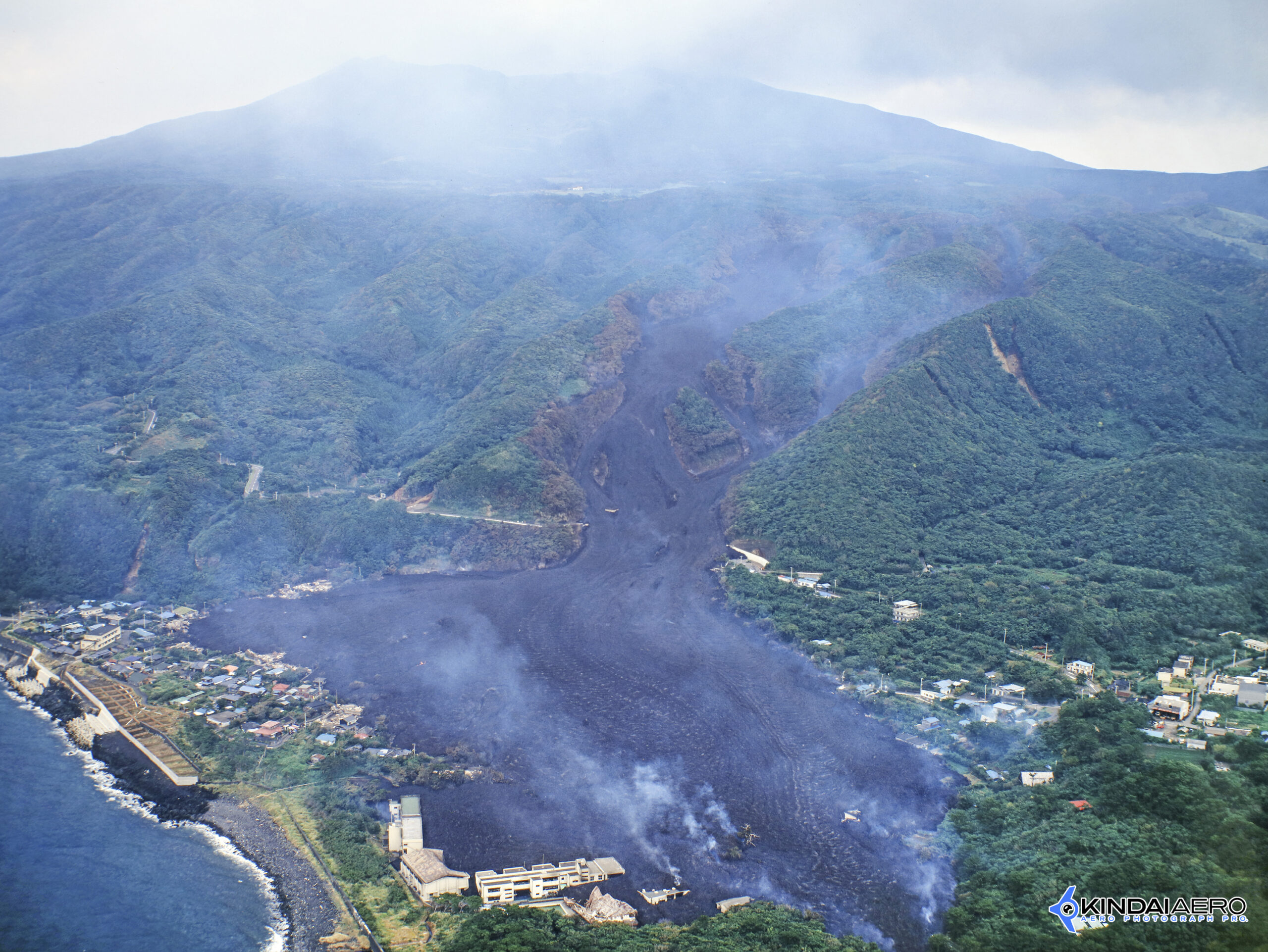 東京都三宅村・三宅島の噴火-溶岩流の様子　航空写真撮影 1983-10