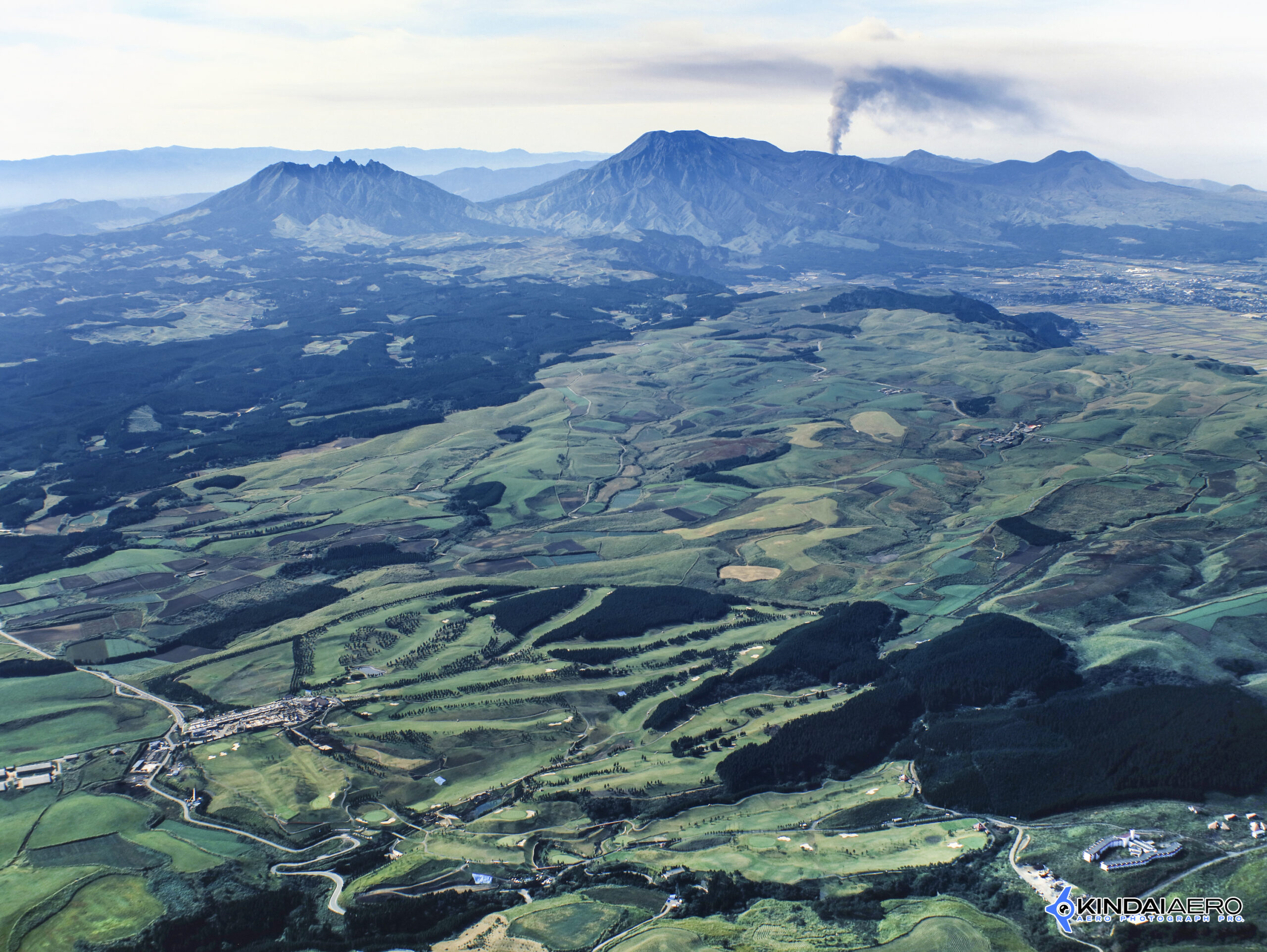 熊本県阿蘇市・阿蘇山噴火とカルデラの航空写真撮影 1989-10