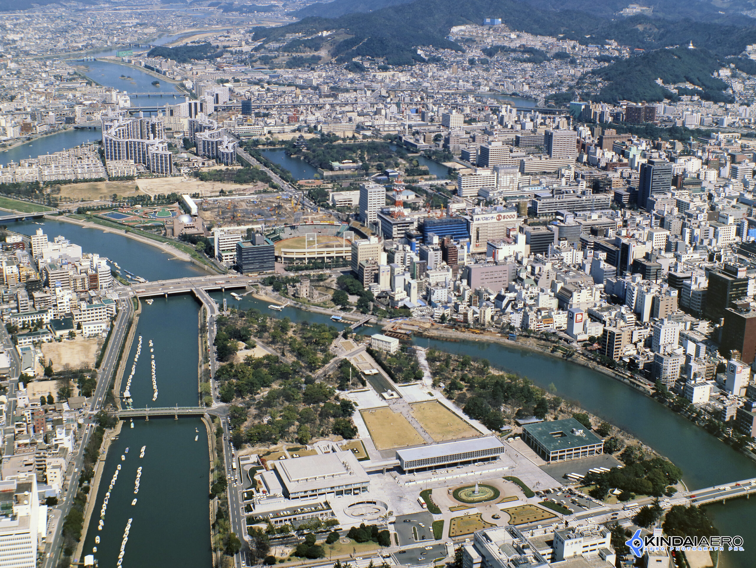 広島県広島市・平和記念公園と原爆ドーム　航空写真撮影 1991-03-24