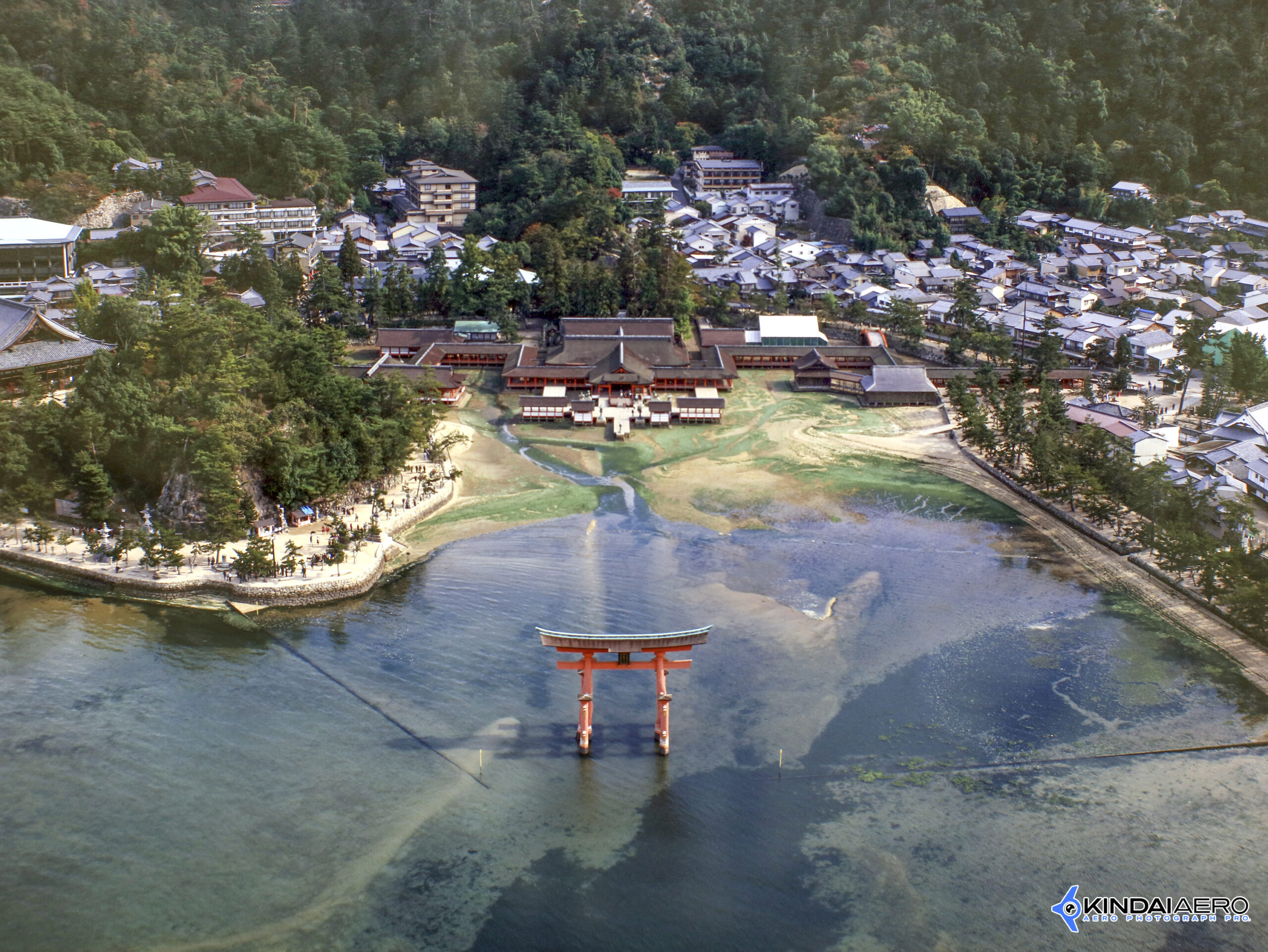 広島県廿日市市・厳島神社大鳥居-日本三景　航空写真撮影 1996-10-21