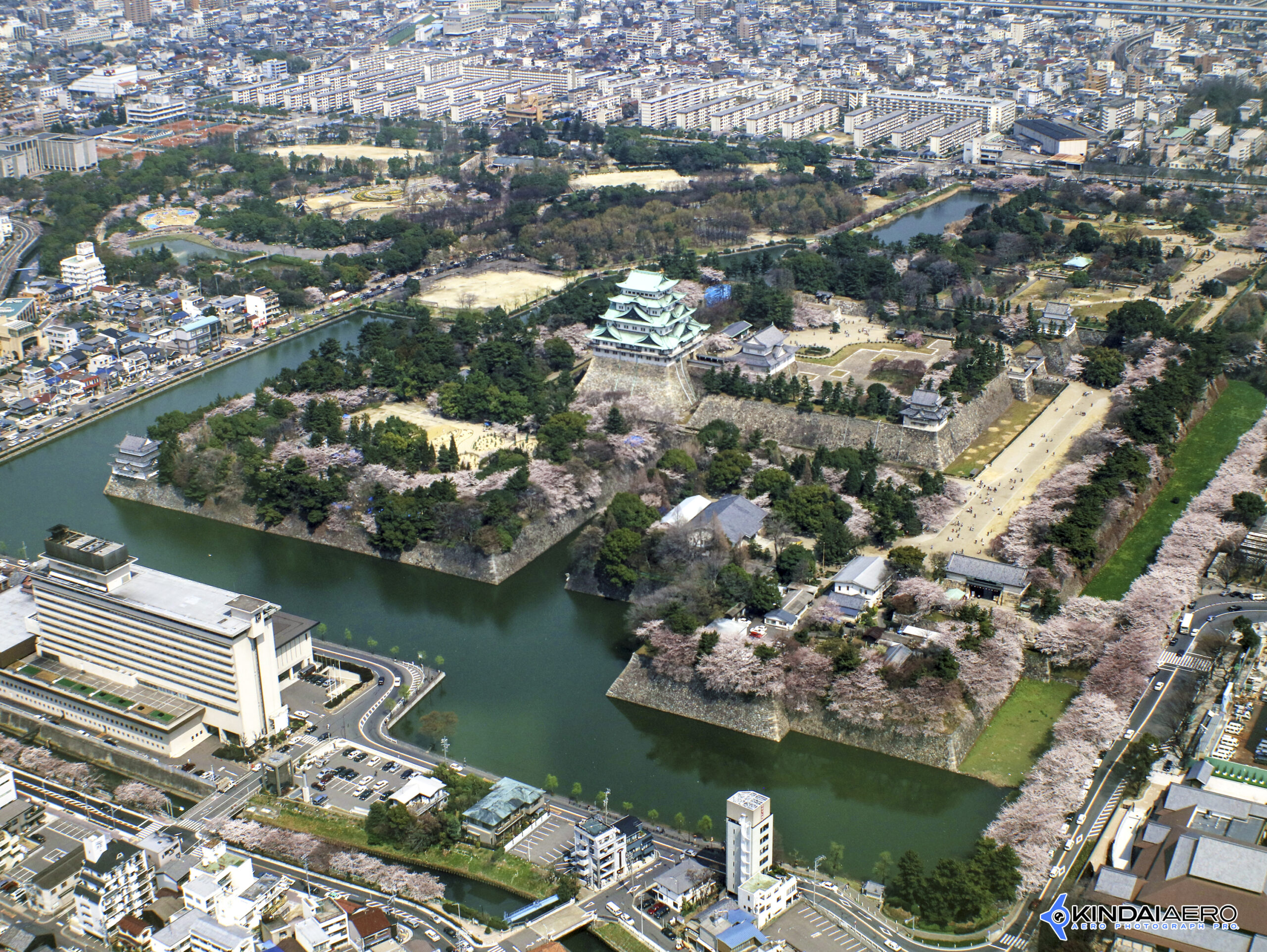 愛知県名古屋市・名古屋城(桜満開の時期)　航空写真撮影 1997-04