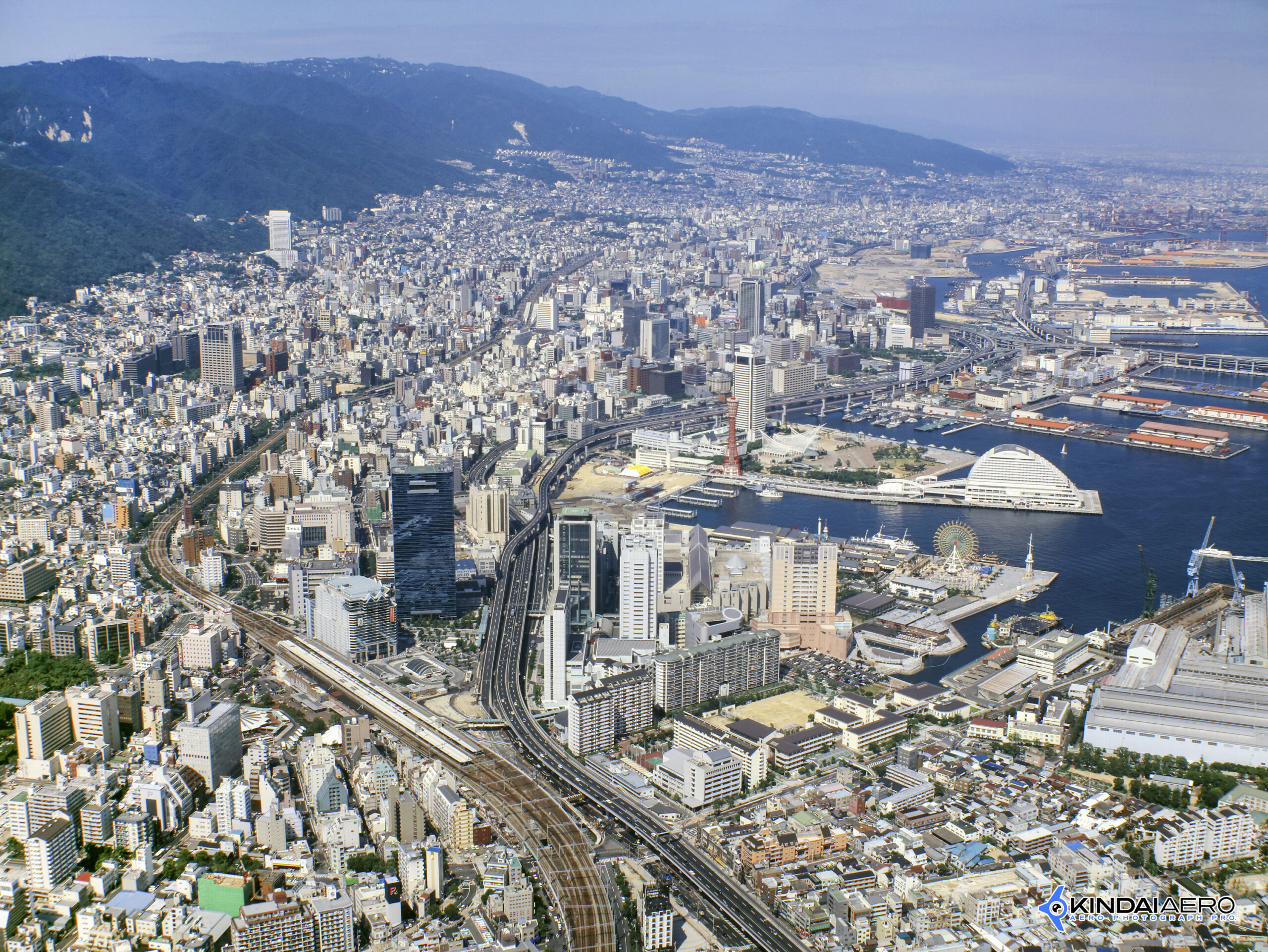 兵庫県神戸市・神戸市街地と神戸港　航空写真撮影 1997-08