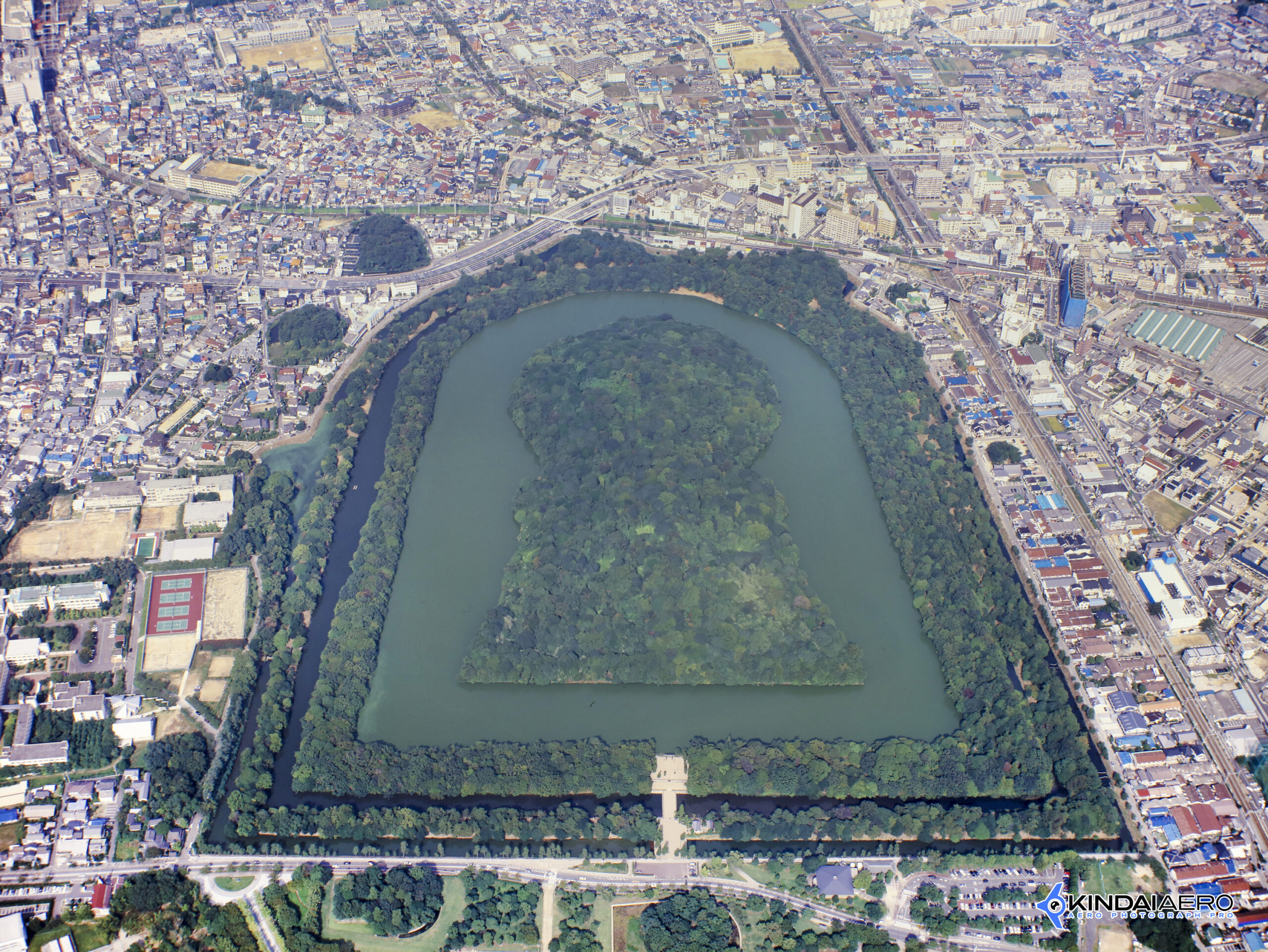 大阪府堺市・仁徳天皇百舌鳥耳原中陵-前方後円墳 航空写真撮影 1998-09