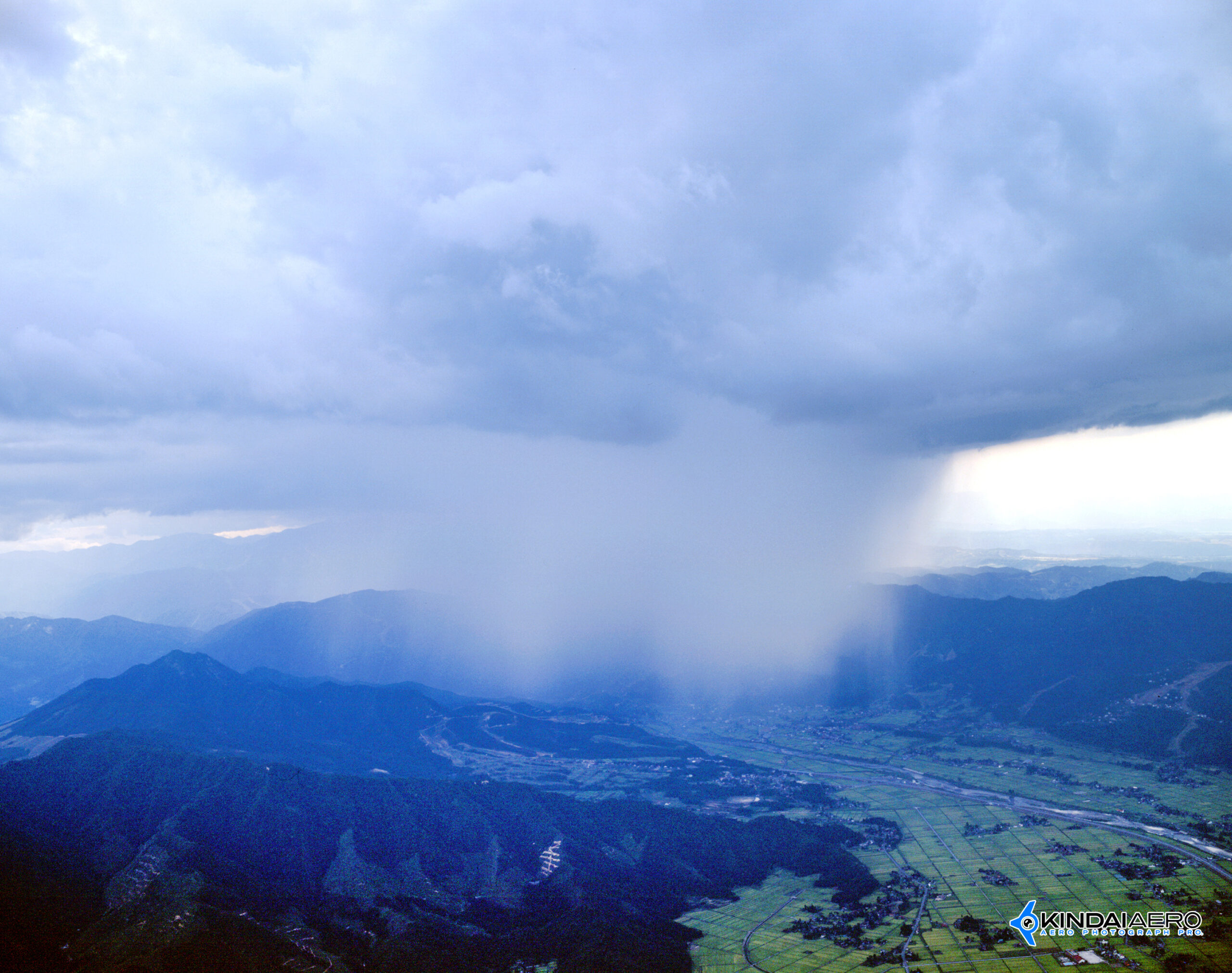 山間部でのスコール 航空写真撮影 2008-06-04