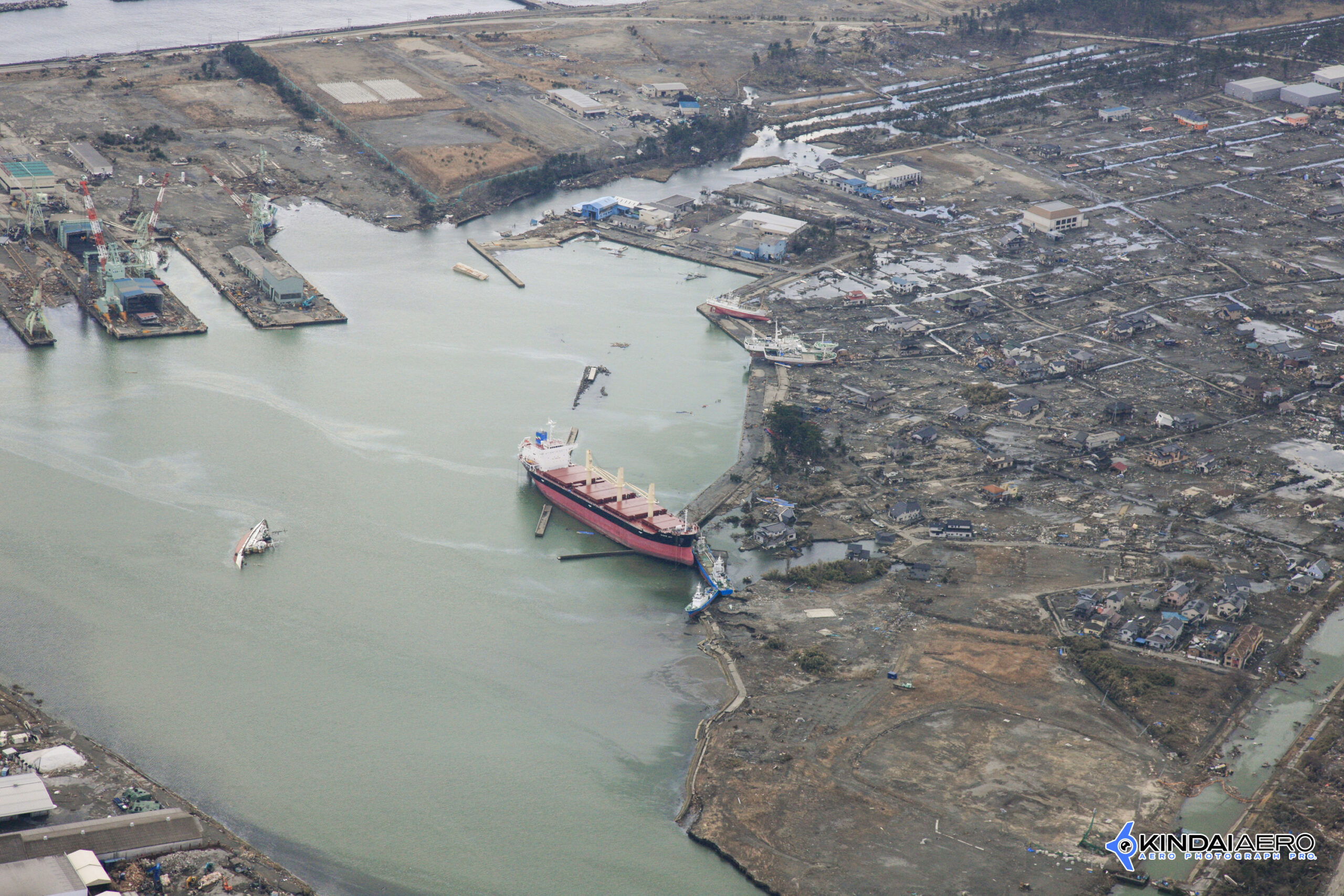 東日本大震災 石巻市・石巻工業港の航空写真撮影 2011-03-23