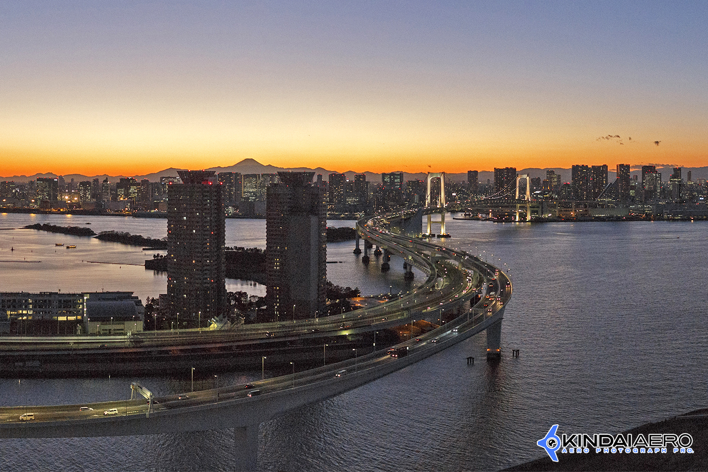 東京都港区台場 レインボーブリッジ～芝浦の夜景　ドローン撮影 2013-01-18