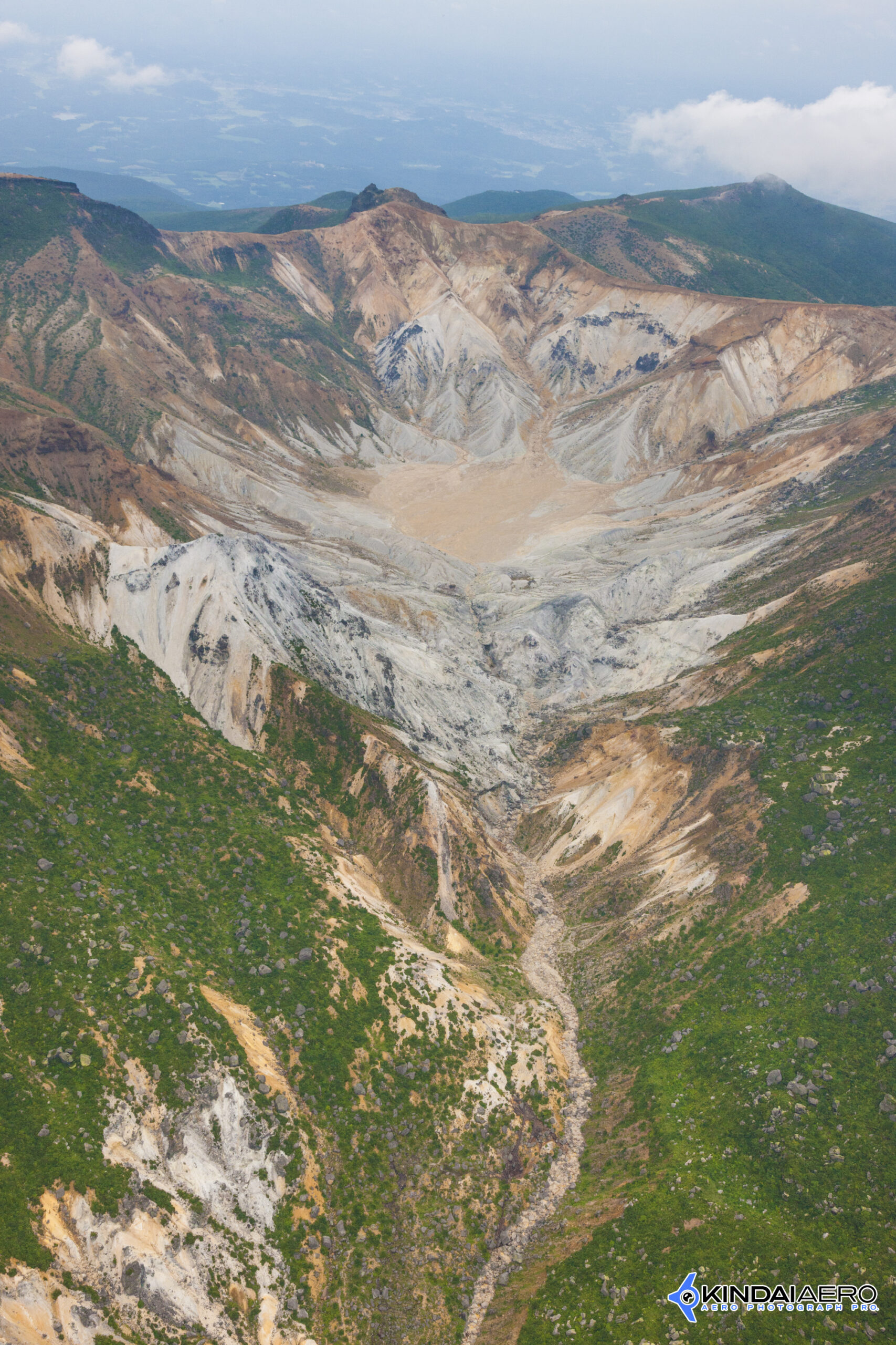 福島県郡山市 安達太良山・沼ノ平火口(爆裂火口)　航空写真撮影 2014-09-08
