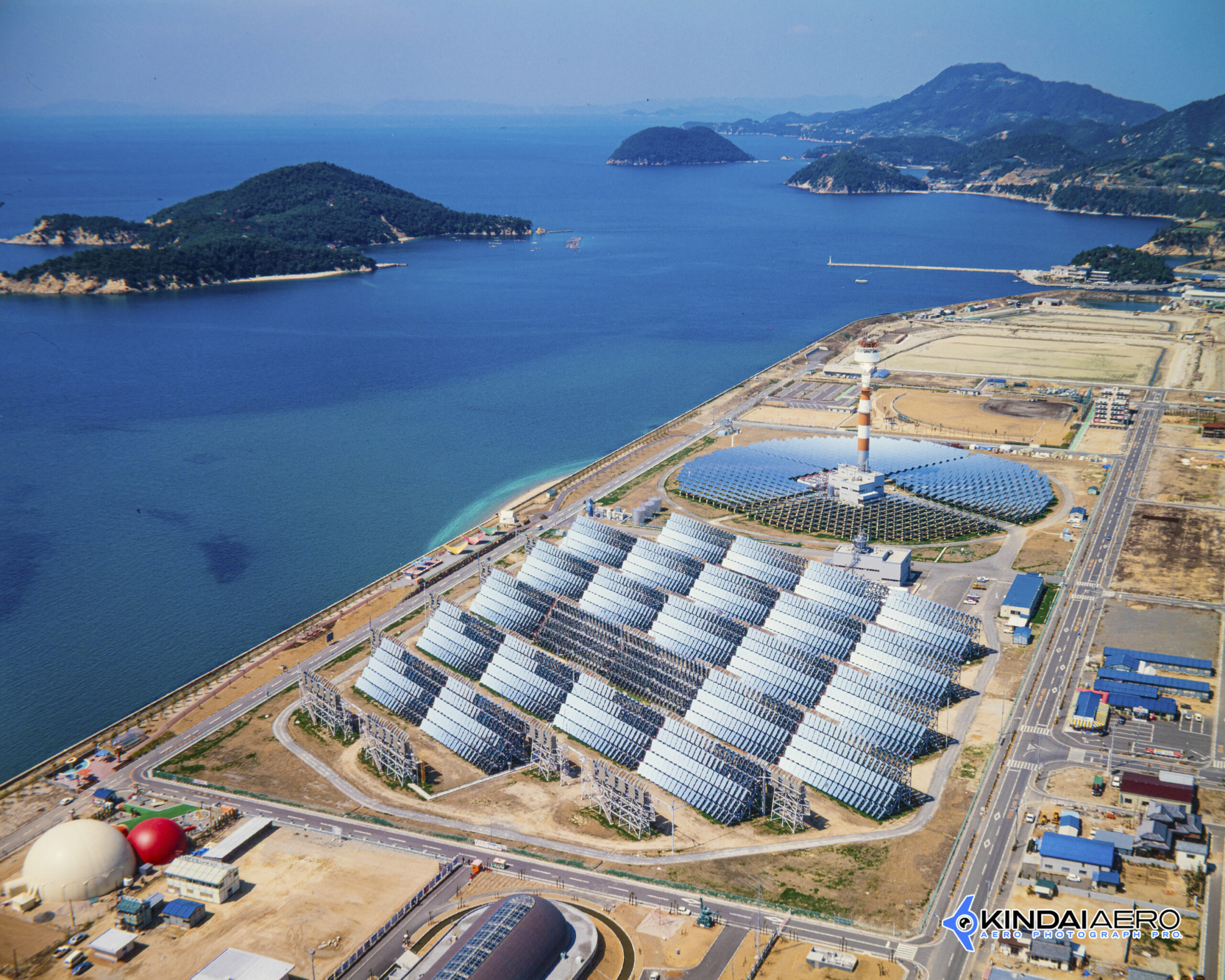 香川県 仁尾町 太陽熱発電所(ソーラー熱発電所)の航空写真撮影 1980年台