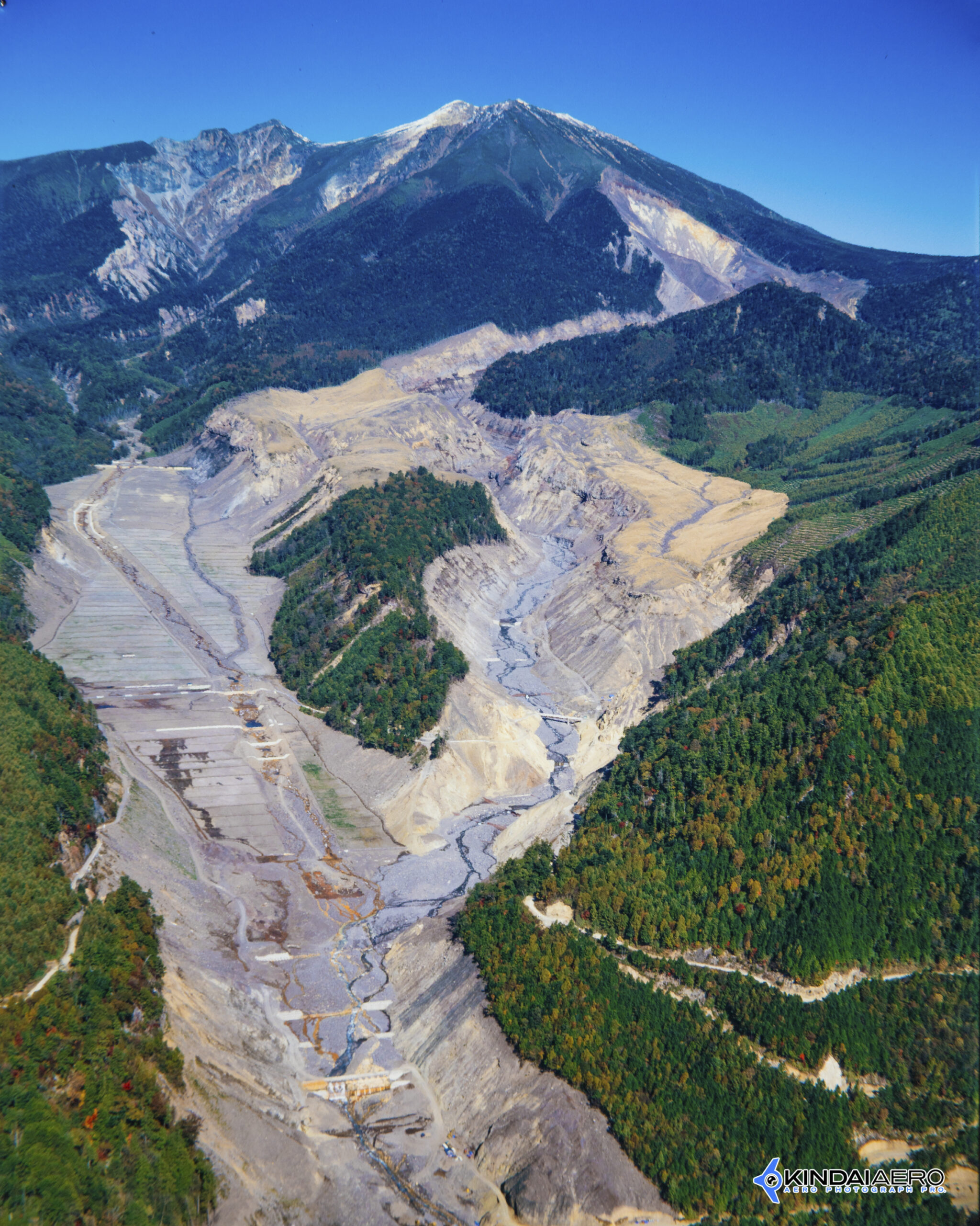 長野県 御嶽山 土砂崩れの様子を航空写真撮影  1980年代